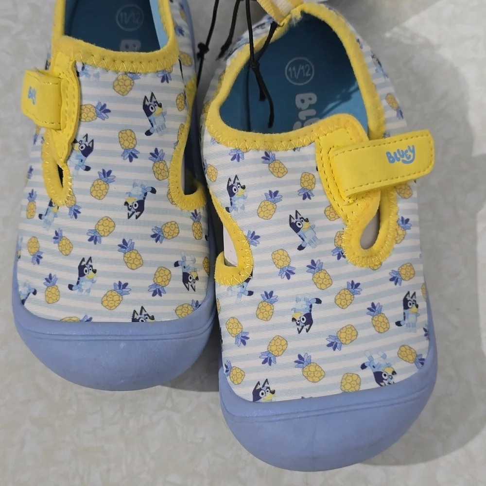 GroundUp Bluey and pineapple Light Blue Water Shoes Size 11/12‎ NWT